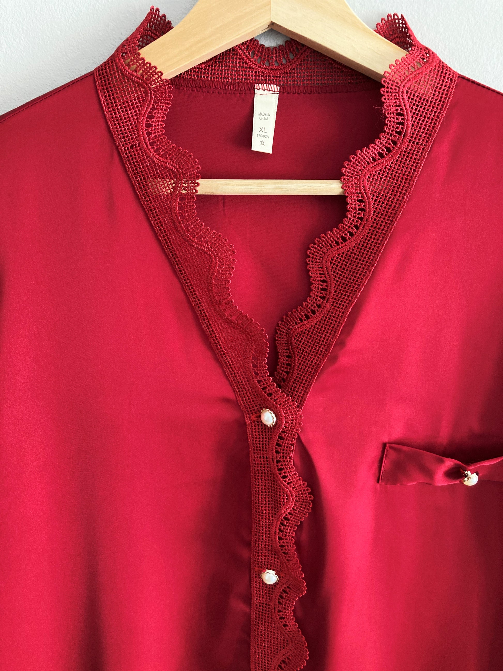 Laura in - Pijama camisón con botones de seda satén para mujer con encaje