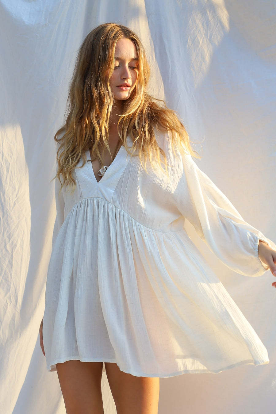 Vestido midi pareo blanco cuello V para playa veraneo cubrir bikini
