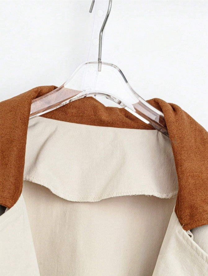 Cortavientos de mujer talla grande con cuello vuelto, mangas largas y decoración de botones en bloque de color