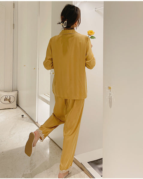 Laura in - Conjunto de Pijamas de Seda Satén para Mujer 2 piezas Camiseta Abotonada con Bolsillos y Pantalones con Encaje a rayas