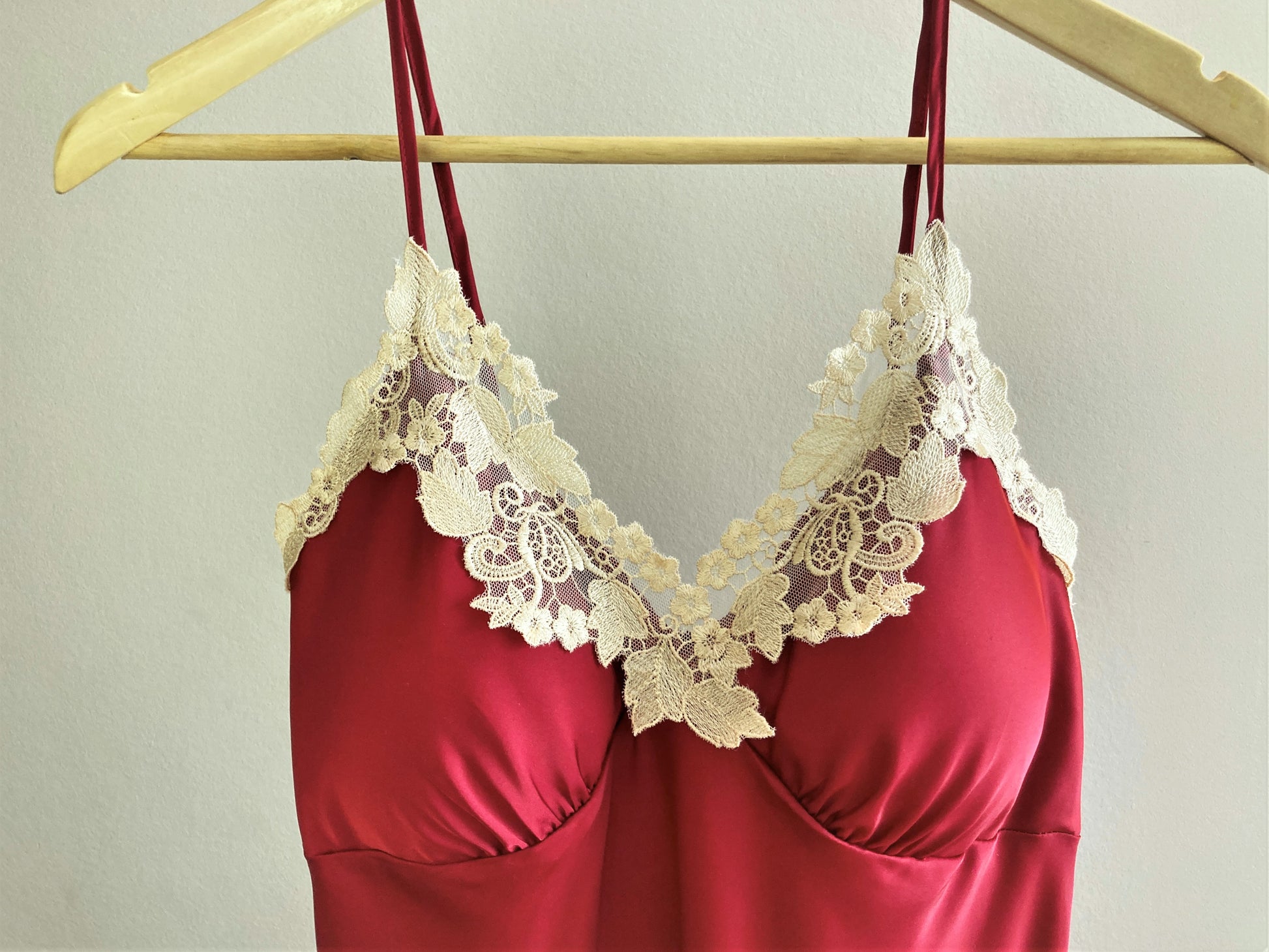 Laura in - Conjunto de pijamas para mujer de seda satén con encaje 5 piezas