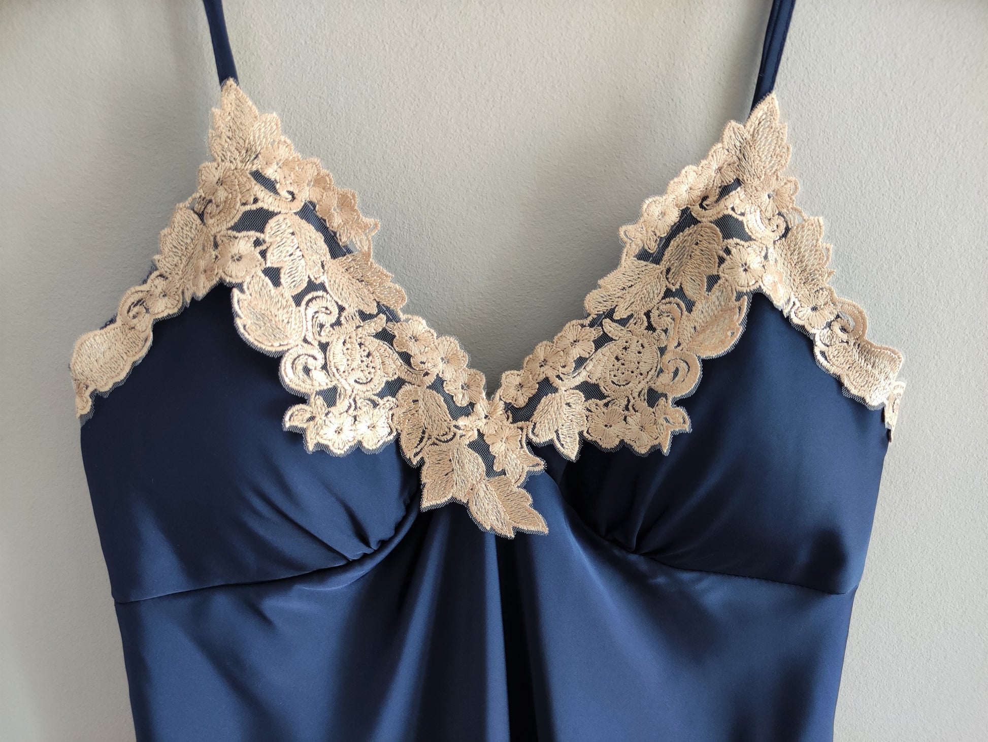 Laura in - Conjunto de pijamas para mujer de seda satén con encaje 5 piezas