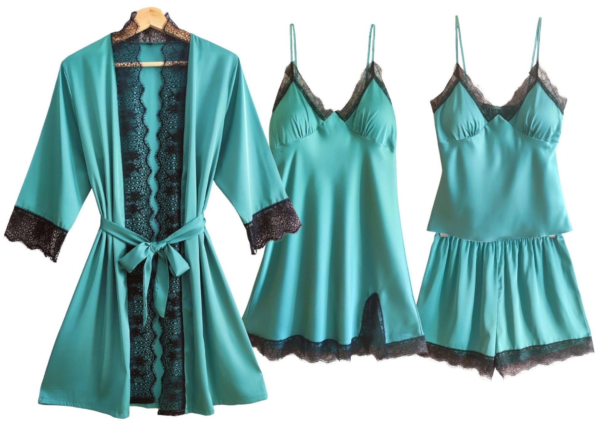 Laura in - Conjunto 4 piezas de pijamas para mujer de seda satén, Bata, camisón, top y pantalones cortos. Casual, elegante y suave para estar relajados en casa.