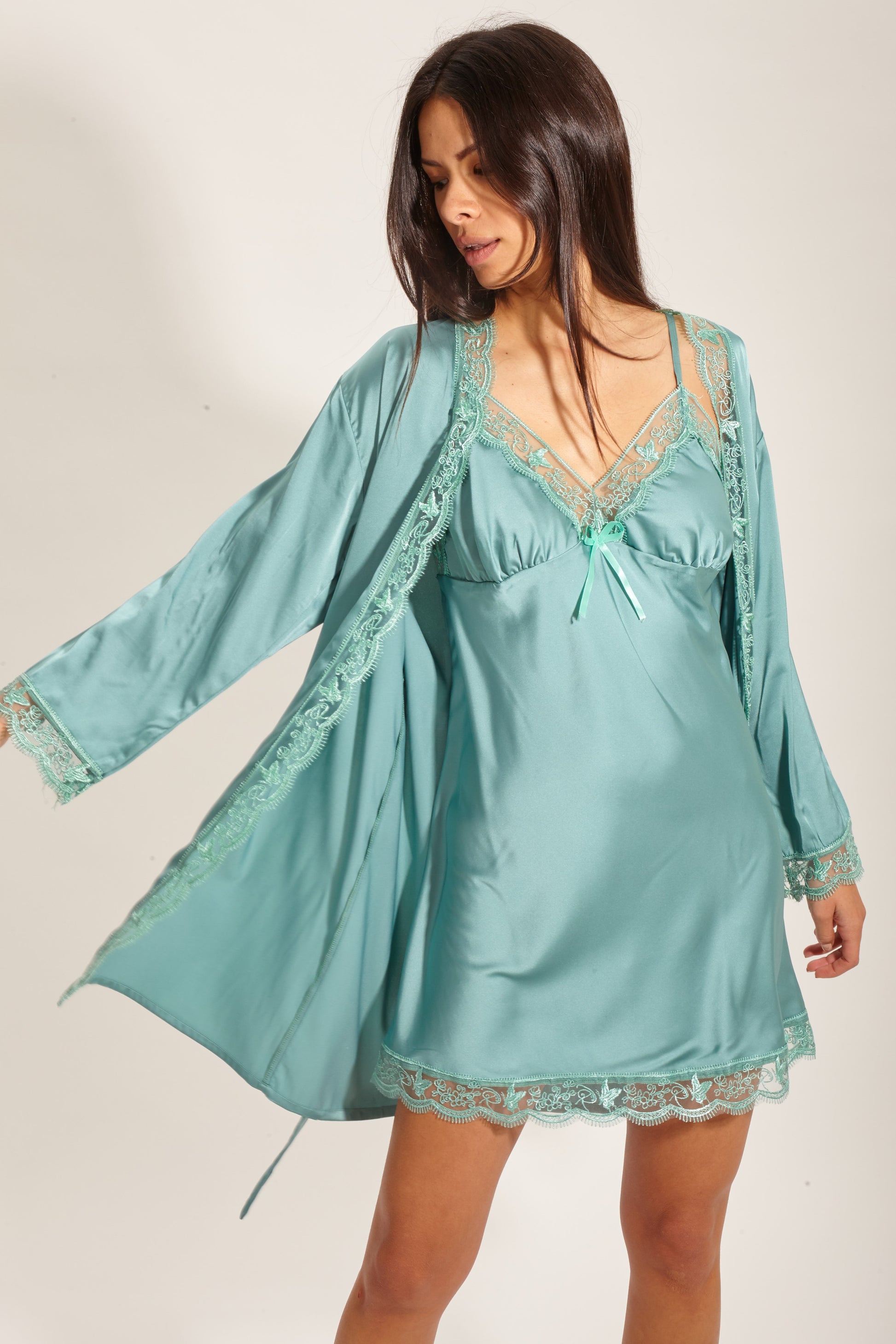 Laura in - Conjunto 5 piezas de pijamas para mujer de seda satén, Bata, camisón, top, pantalones cortos y largos.