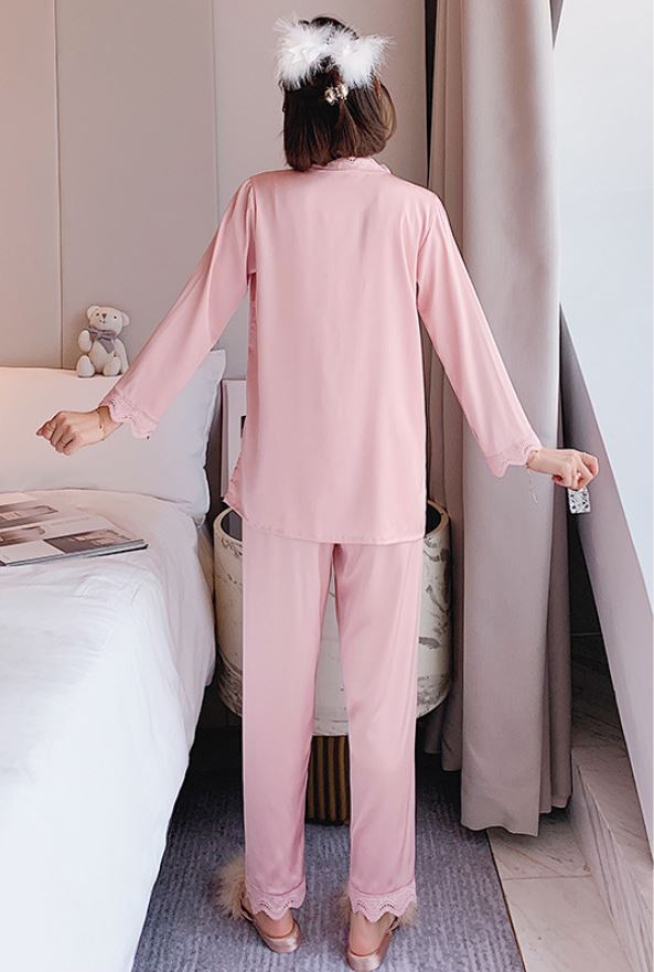 Laura in - Pijamas Mujer de Seda satén con Encaje Bordado, 2 Piezas Camisa con Botones y Pantalones Largos, Suave, Cómodo, Sedoso y Casual.