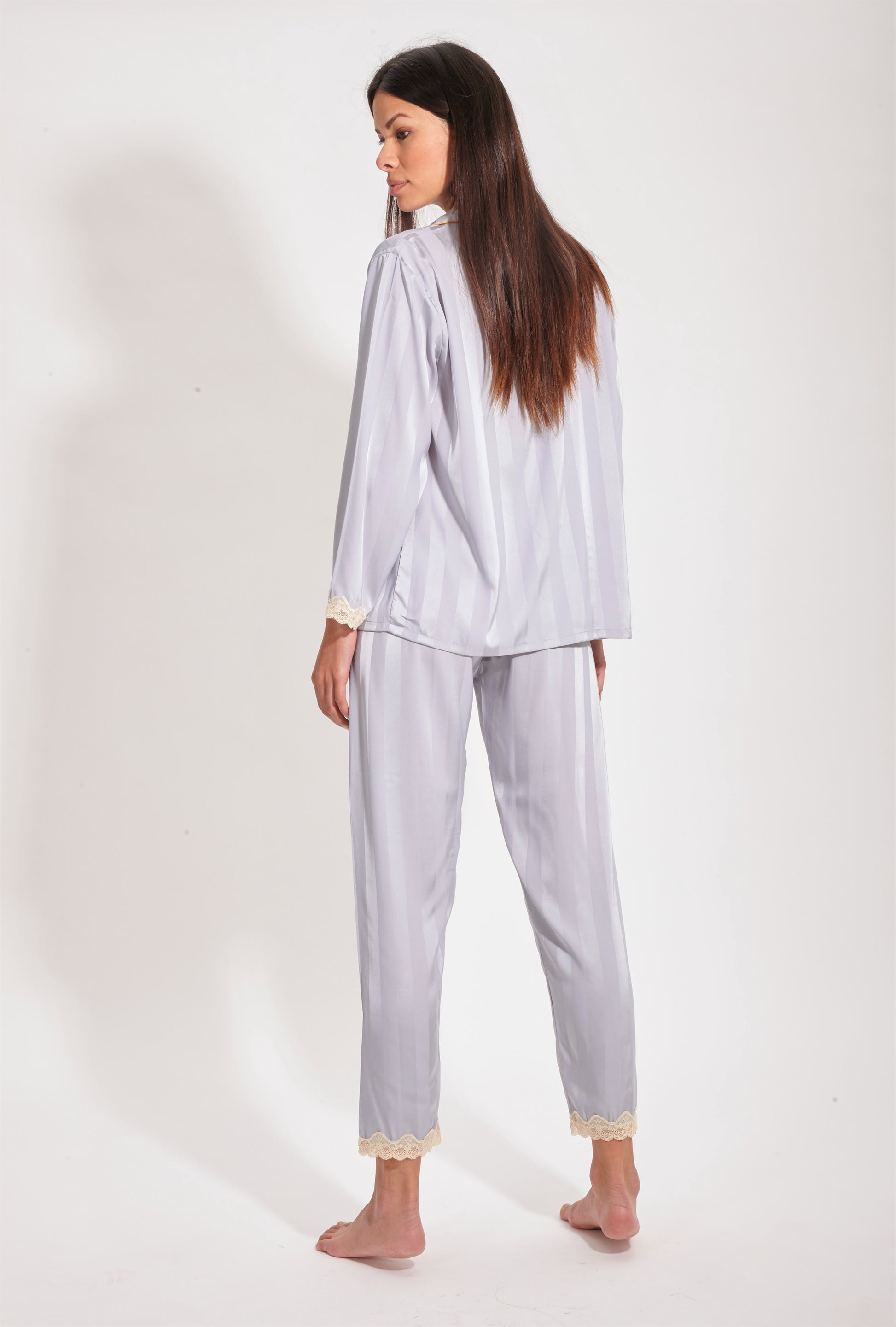 Laura in - Conjunto de Pijamas de Seda Satén para Mujer 2 piezas Camiseta Abotonada con Bolsillos y Pantalones con Encaje a rayas