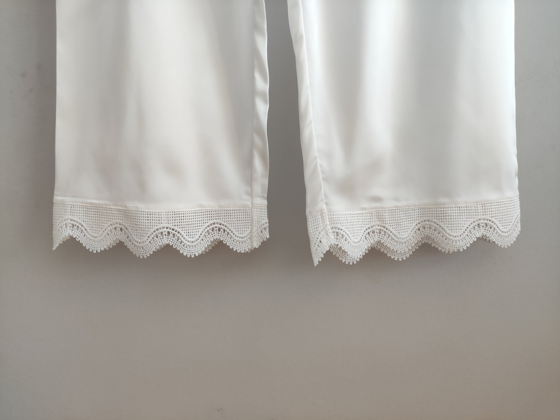 Conjunto de pijamas de seda satén para mujer con encaje floral