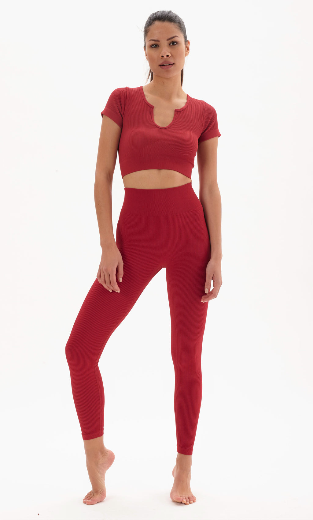 Laura in - Conjunto de ropa deportiva para mujer sin costuras de tejido canalé, top camiseta con cuello V y pantalones de push up para yoga y gym.