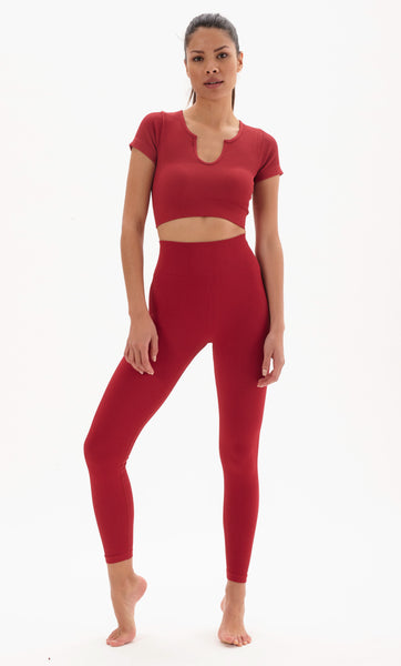 Laura in - Conjunto de ropa deportiva para mujer sin costuras de tejido canalé, top camiseta con cuello V y pantalones de push up para yoga y gym.