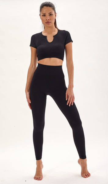 Laura in - Conjunto de ropa deportiva para mujer sin costuras de tejido canalé, top camiseta con cuello V y pantalones de push up para yoga y gym.